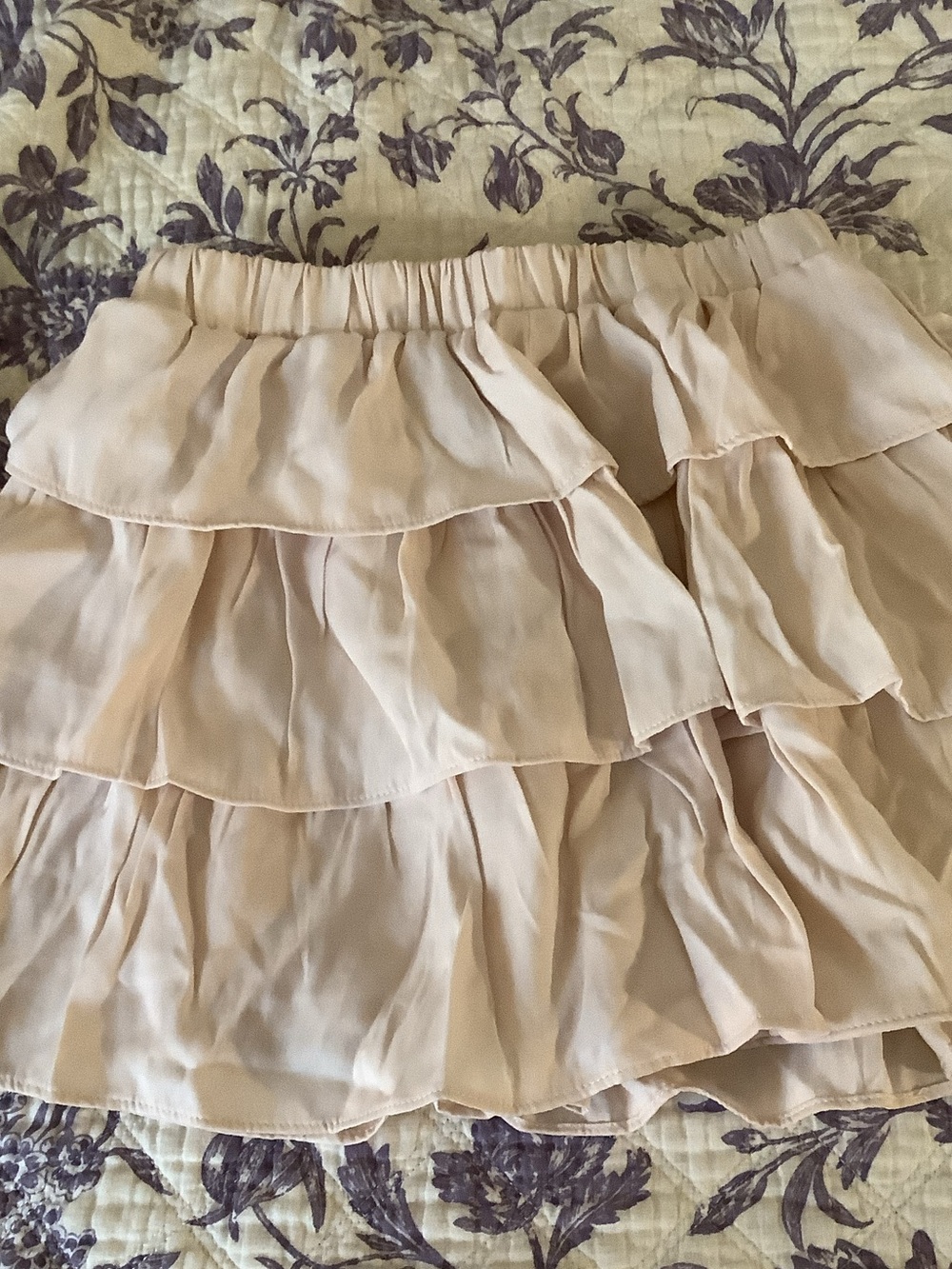 NWT Skort Women’s Tiered Ruffle in Light Beige